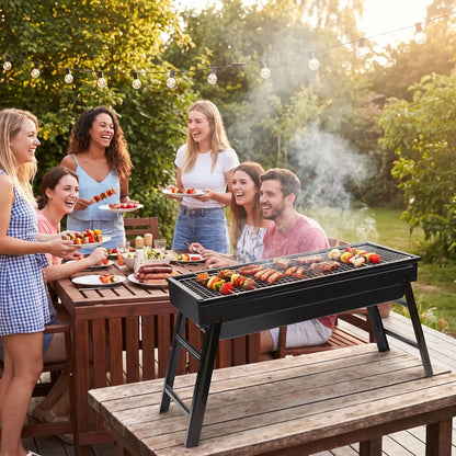 Barbecue à charbon plus de 5 personnes réunies  en plein air.